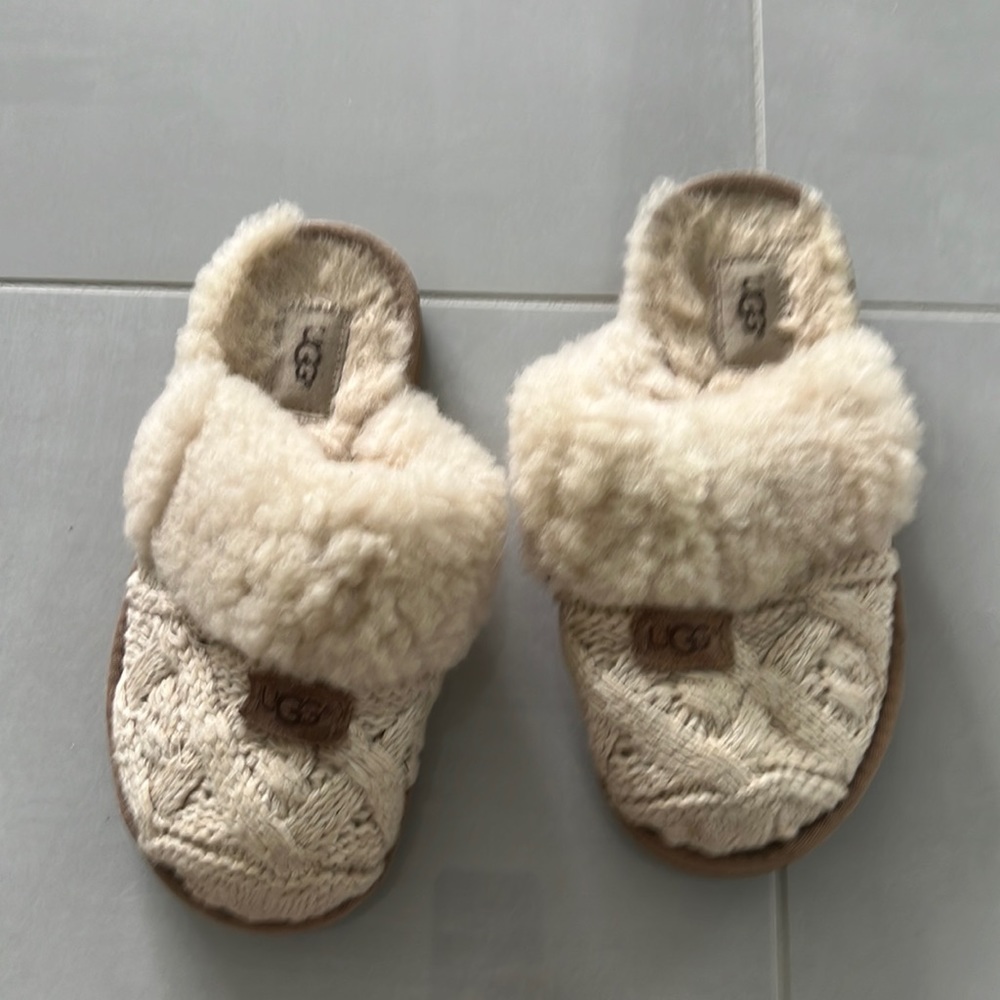 Ugg slippers size 6. Still lots of wear left